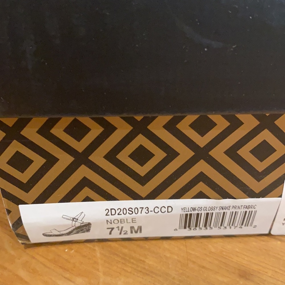 NEW Charles David Espadrille Wedge Sandal - Picture 7 of 8